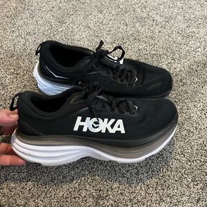 Black and white Hokas bondi 8. Size 7.5B